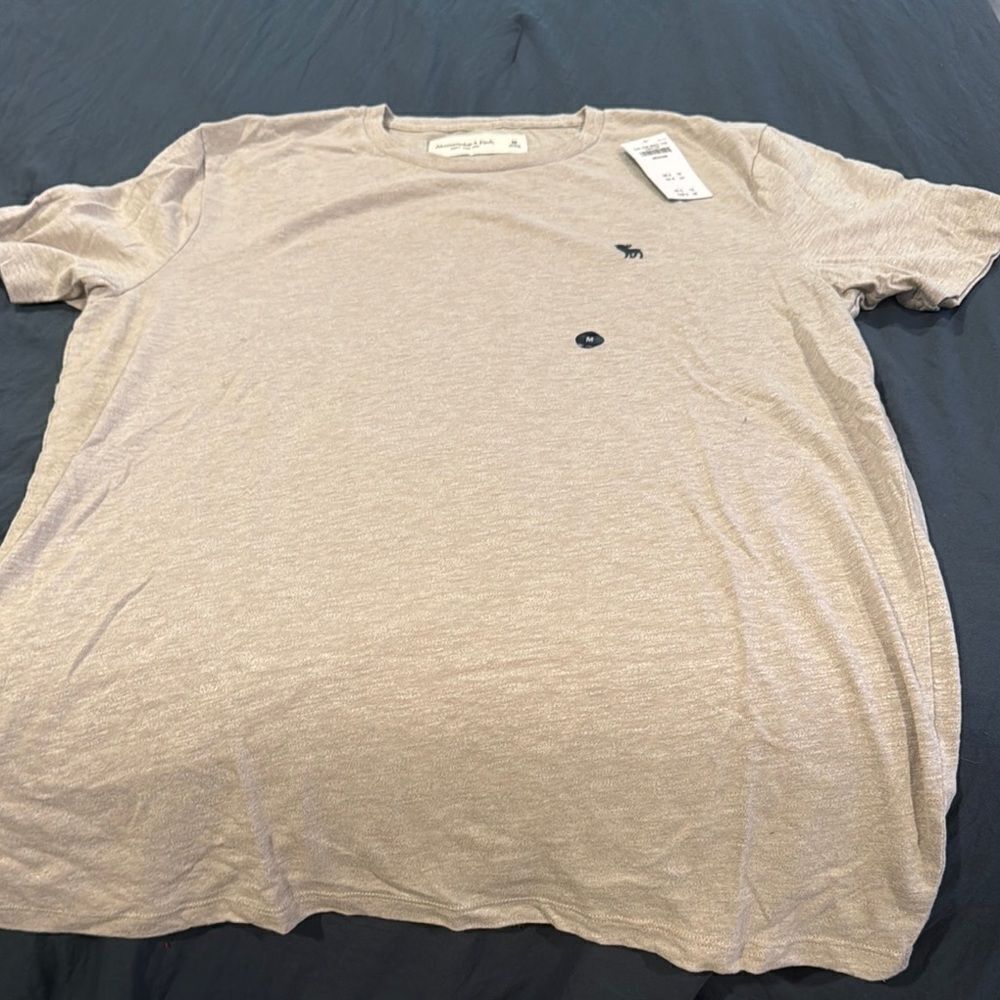 Abercrombie & Fitch Cream Short Sleeve Tee